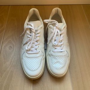 Veja V-10 Extra White